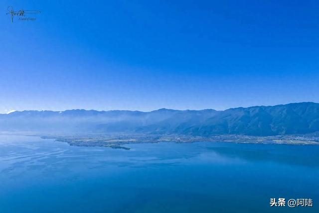 玉几岛是洱海必打卡景点之一,远可眺苍山十九峰,近能观洱海碧波