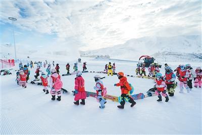 滑雪场上过“雪假”