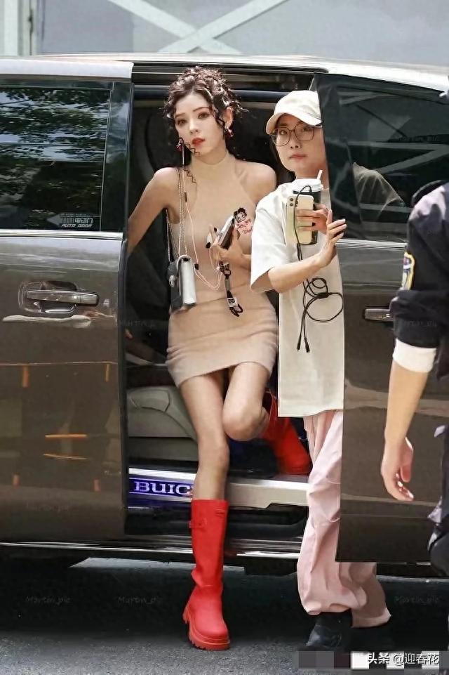 当初王思聪爱上她不奇怪，哪个男人扛得住这“绝世美色”