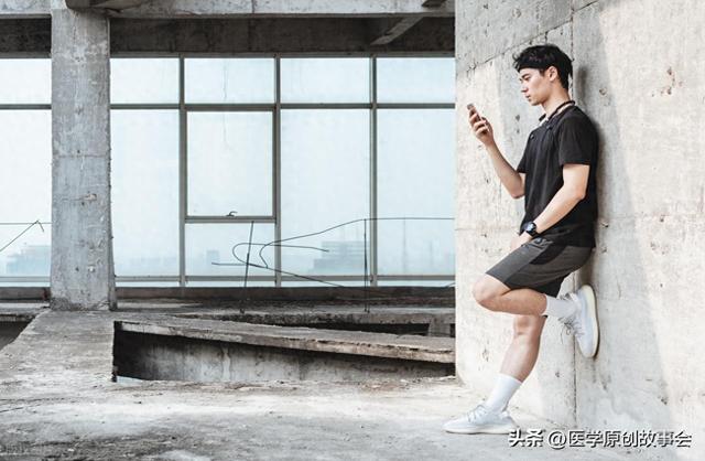 寿命短的男性，下半身一般有5个表现！若你全无，说明身体很硬朗