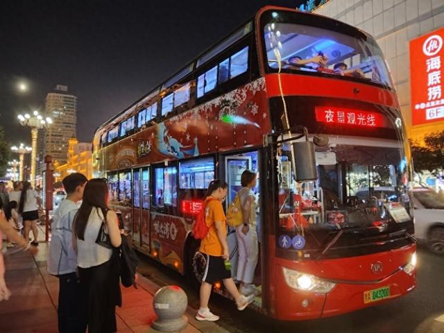 每晚七点半发车！哈尔滨春秋巴士夜景观光线带你开启畅游之旅