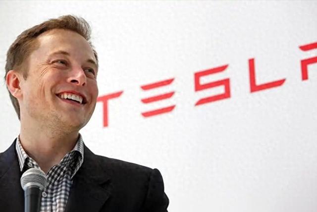 马斯克称5年后手机彻底消失，大量职业被AI代替，仅两类工作能活