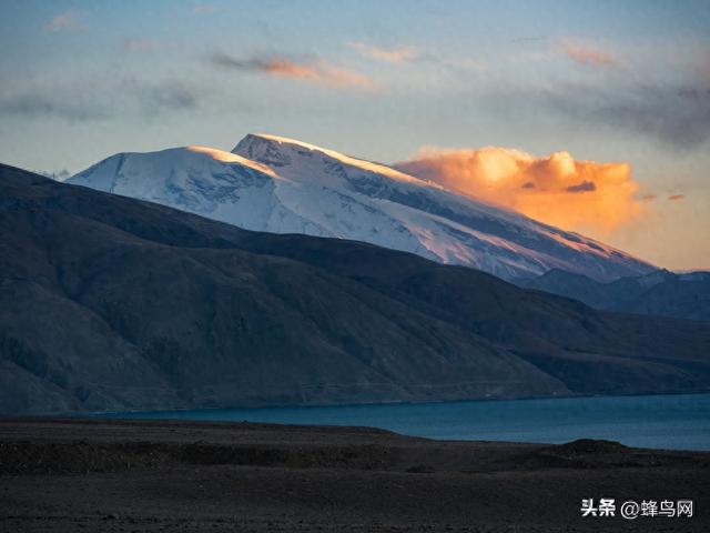 南疆寻秋--富士GFX100 II刻画南疆的雪山、沙漠与胡杨