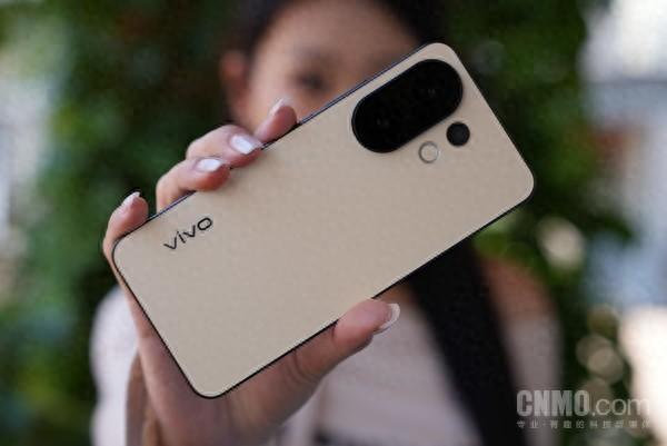 vivo S30评测：多彩直屏设计 全面普及潜望长焦