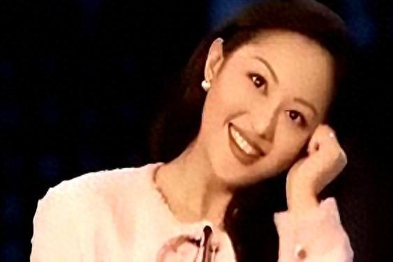 45岁拍三级片追求刺激？从亿万富豪到烂片女王，她追求的是什么？