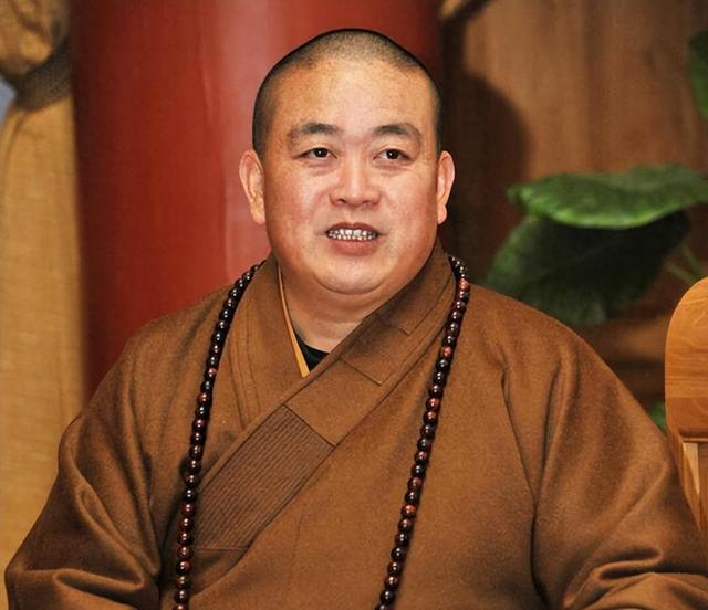 挖出来了！释永信大哥被曝盖会所、打村民,现亲弟被抓后美美隐身