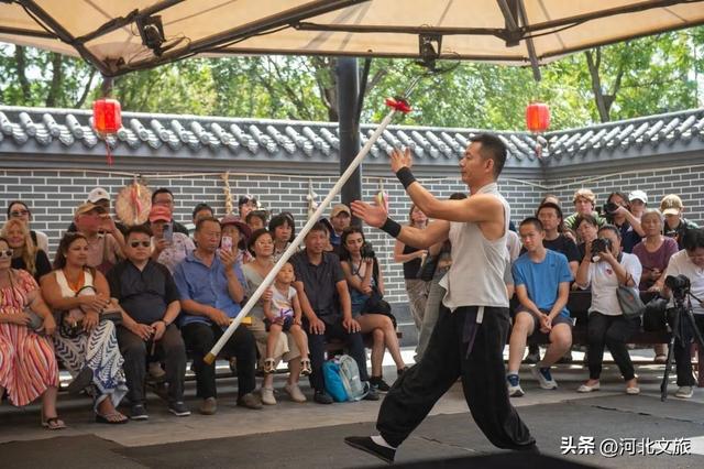 老外看吴桥：杂技艺术，精妙绝伦