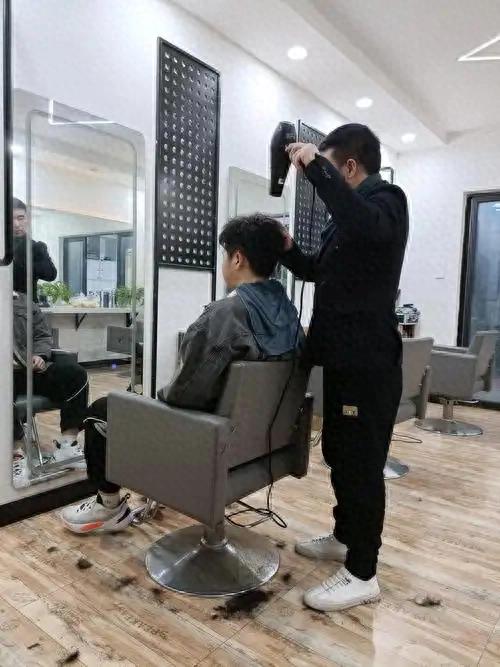 美发理发店名字大全创意参考(理发用方言怎么说)