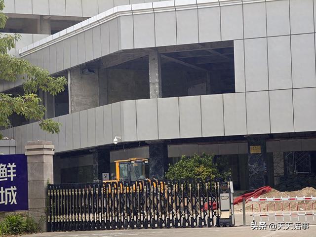 北海银滩旁边这栋停业多年的高端酒店大楼改造了，准备重新开业？
