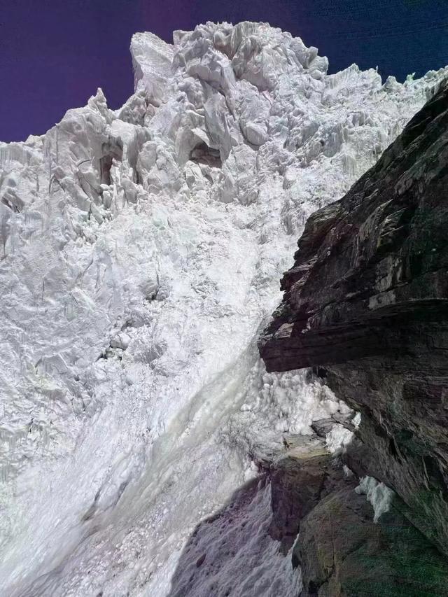 一登山者独登慕士塔格峰遭遇惊心经历：两次坠崖捡回一条命，脚趾冻伤至今呈黑色