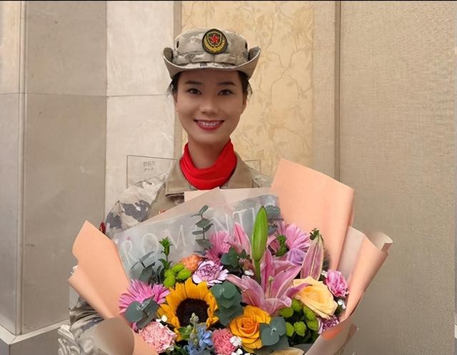 这才是该追的星！女民兵李思颖阅兵回家后仅半天，又有一个新身份