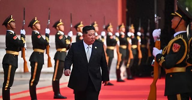 韩二号人物天安门碰面金正恩，80后只回了一个字，韩方请普京传话