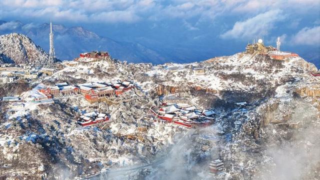 美到失语！雪后泰山限定风景，仿佛天宫坠落人间！