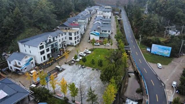 海拔1400米的河南村庄，如何被一条路改变命运？丨经探号
