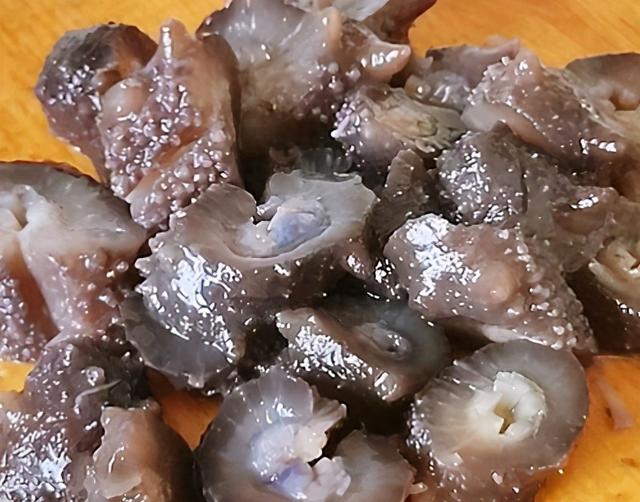 凉拌海参怎么做（海参食谱凉拌海参）