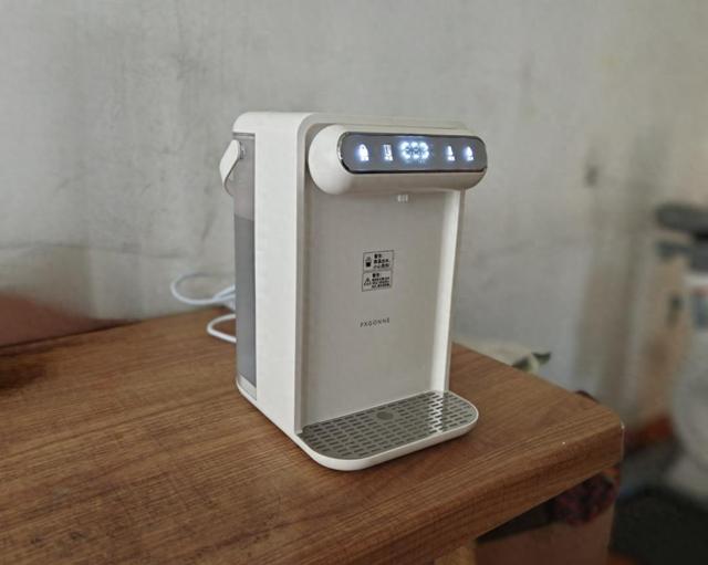 死磕母婴级抗菌，0塑料0胶水管路，宫菱即热饮水机测评