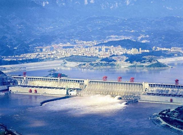 美国专家分析后，得出结论令人意外：三峡大坝还能坚持多久？