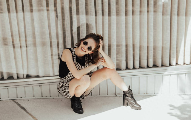 自卑的女孩子有哪些表现（内心极度自卑的女人）