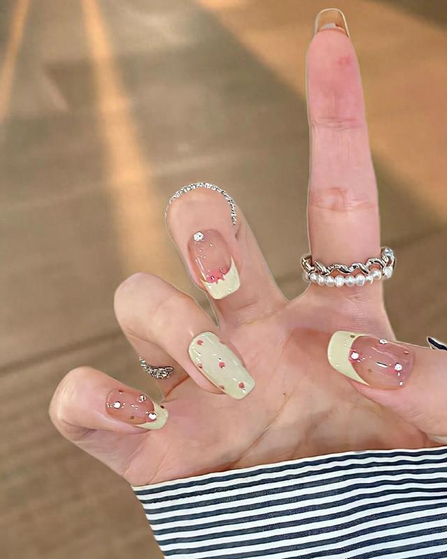 美甲公主破解版（美甲分享｜公主请换美甲每一款都好美）