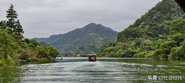 黄山脚下藏着“华东最高原生态湖”！免费赏四季景，文人留有诗