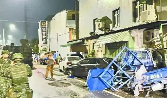 台岛突然报告噩耗：台军军演向海峡开火，不料下一刻彻底破防！