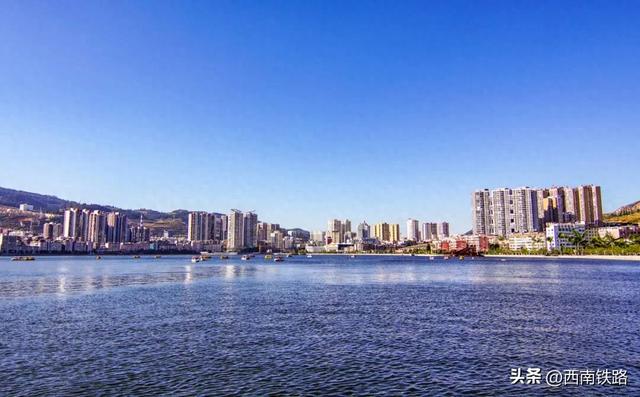 逃离高温！动车直达22℃清凉之都，比六盘水凉快！