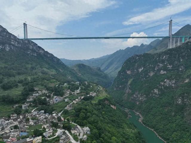探寻花江峡谷大桥桥下的特色美食