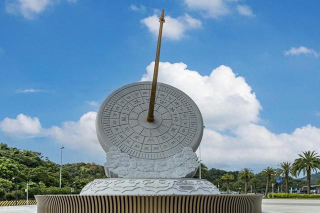 古代的一个时辰相当于现在的几个小时（古代没有钟表）