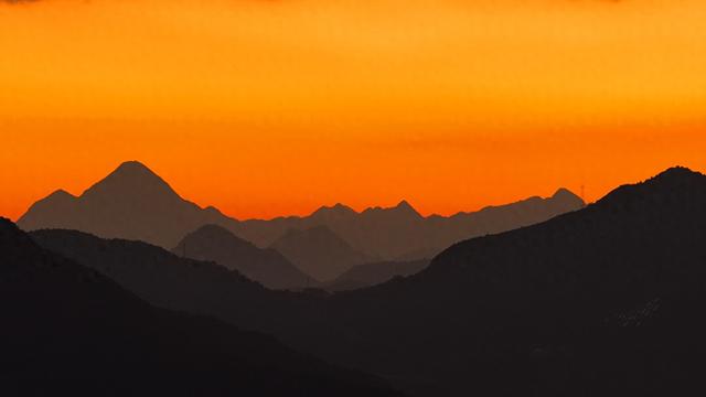 美出天际！在临沧永德看到了“橘子海”