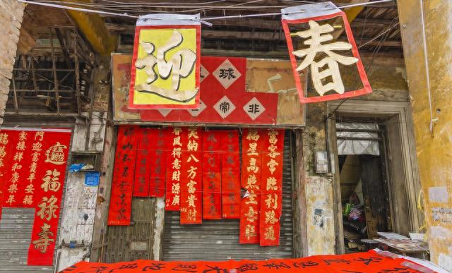 千古妙联，乾隆出上联：鼠无大小皆称老，太监对出下联免除了死罪