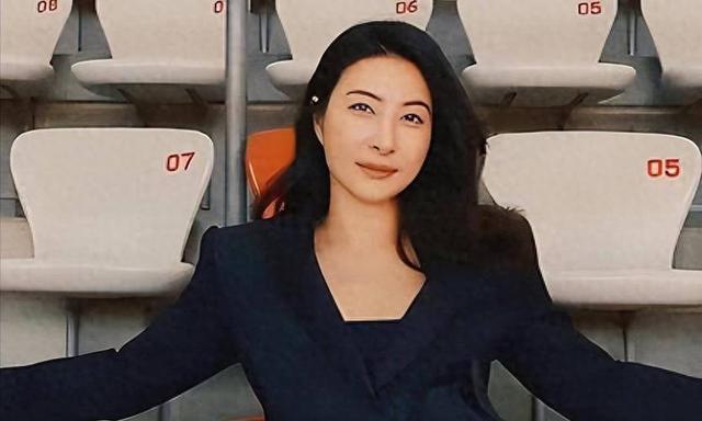 霍启刚没想到，44岁郭晶晶再传喜讯，让霍震霆和香港阔太圈沉默了