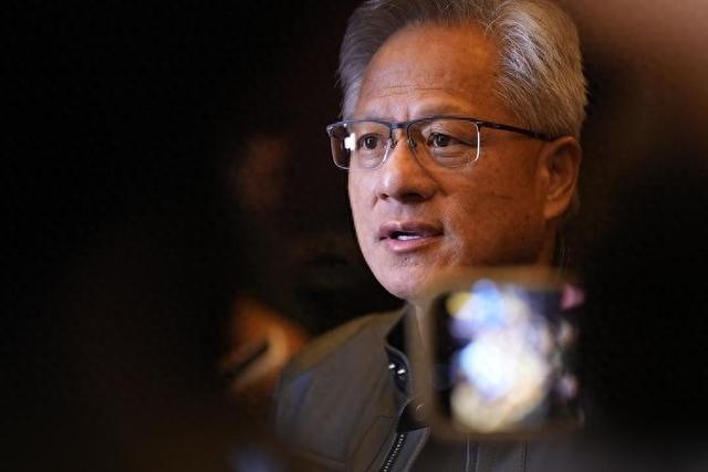 是“打”还是谈？特朗普态度180度大转弯，亲口承认中国帮了个大忙，连退三步是他的诚意