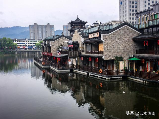 陕鄂交界的这宝藏小城，真是陶渊明的桃花源，在老街逛吃停不下来