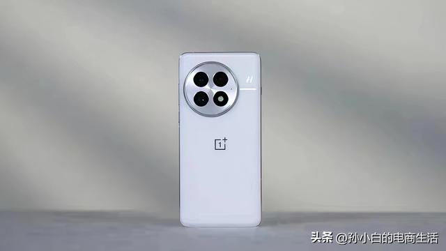 都是3199元，小米15和一加13哪个更强？该怎么选？
