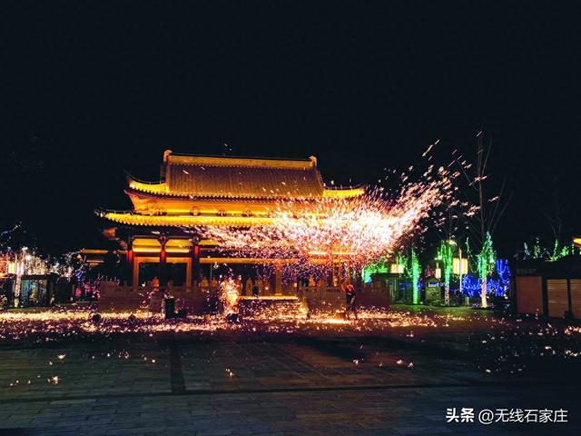 石家庄：铁花灼夜古桥生辉