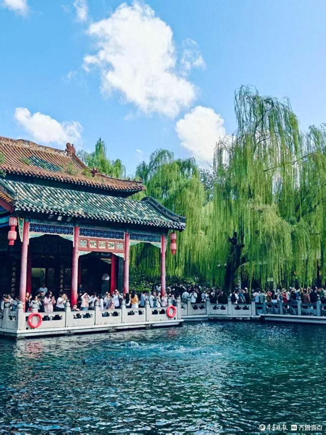 秋高气爽，趵突泉的美景信手拈来