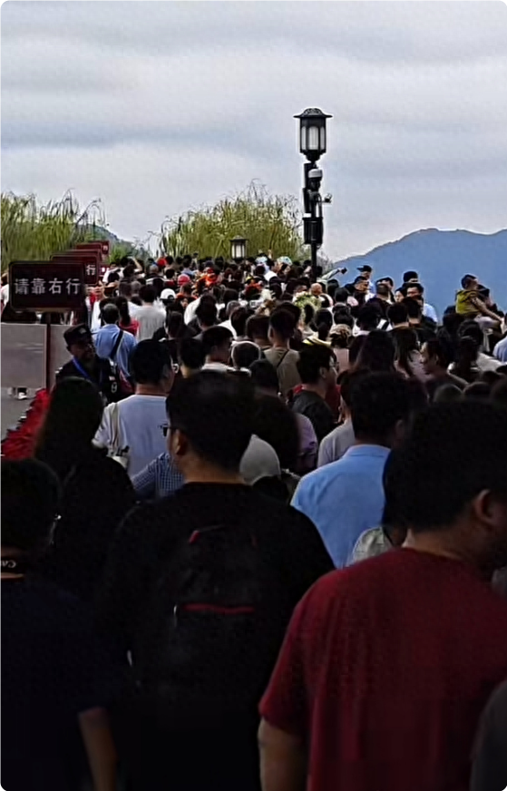 贵州已经失守！避暑圣地游客望不到头，吃碗小吃比攻城还难