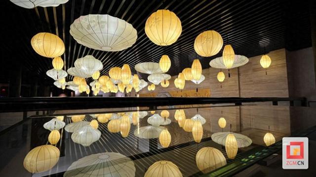 新“花灯氛围组”就位！一起到中国彩灯博物馆解锁光影浪漫