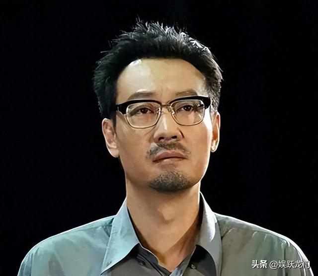 辛柏青吃饭被偶遇，李乃文给他夹菜，瘦了老的不成样	，破碎感太强