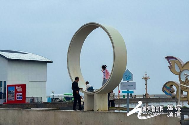 【不文明旅游曝光台】国庆出游莫添“堵”，文明相伴景更美