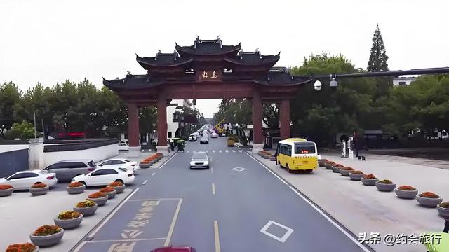 景区大门越建越远？别被“保护”忽悠了，这背后的账本才更刺眼