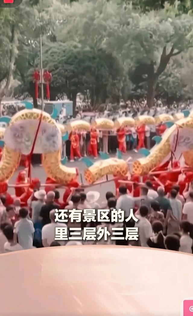 《国庆第一天，有人挤成“人从众”，有人躺平云旅遊，你是那种》