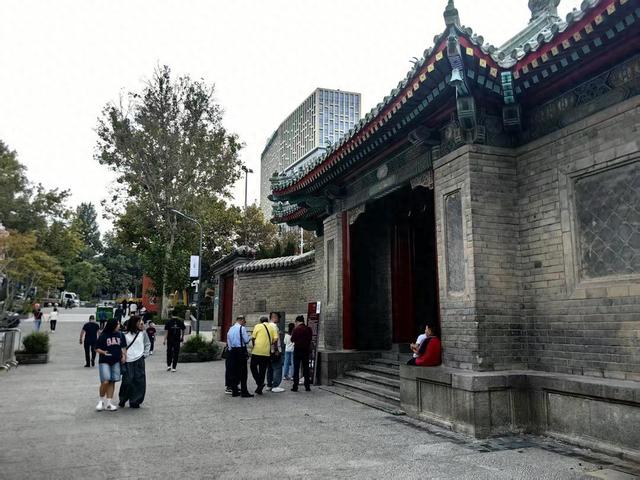 2025国庆假期第四天：公共场馆魅力显现，“文旅＋”带火市场