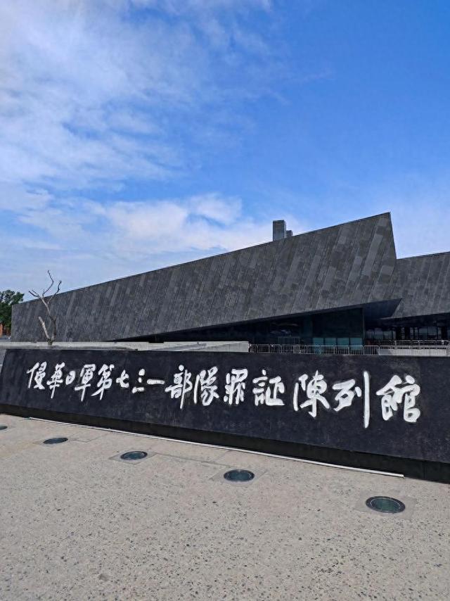 别回头，向前走！出口有光，有人间烟火，有国泰民安！