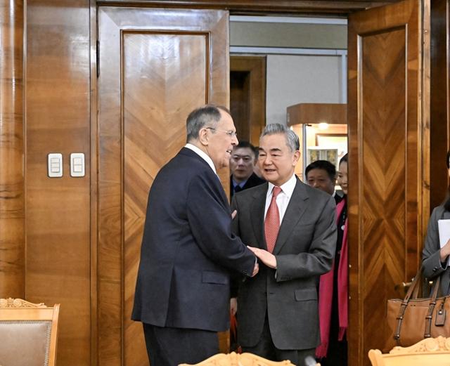 中俄联手出击，琉球群岛被围，高市早苗终于说了句实话