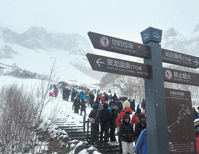 新雪季全面开启 冰雪旅游市场热度飙升
