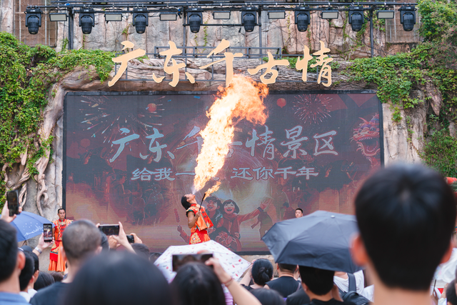TVB群星璀璨，广东千古情景区“火人狂欢节”火力全开！