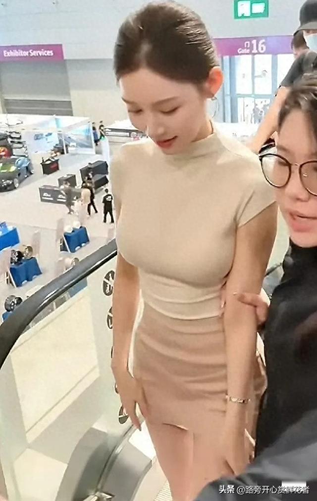 电视上看着一般般，真人巨漂亮。