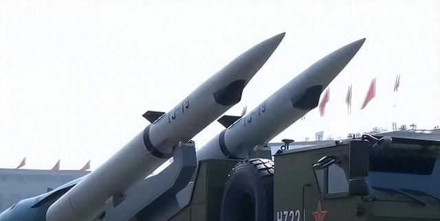 大阅兵刚结束，六国航母舰队开进东海，一艘055就能送进海底？