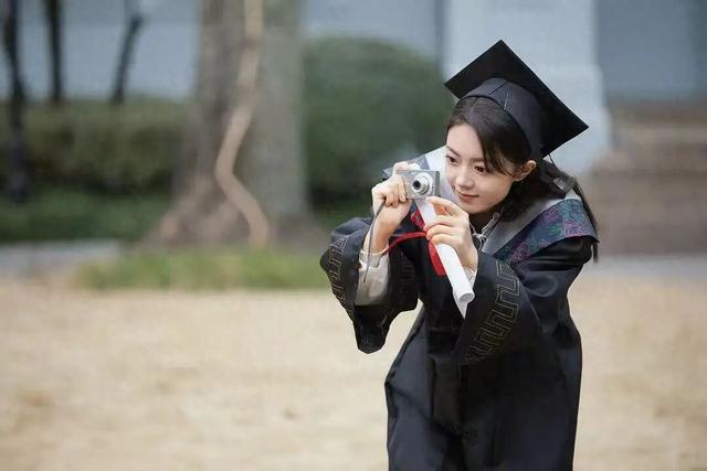 ccd买不起	，100元的诺基亚古董机，成了05后大学生的梦核神器